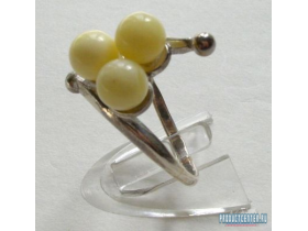 Серебрянное кольцо с  янтарём в виде трёх шариков