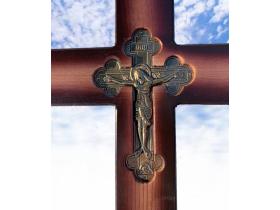Крест деревянный лак Сосна «Золотое распятие»