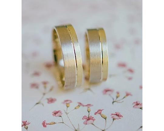 Фото 2 Обручальное кольцо из белого и желтого золота, г.Томск 2022