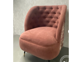 Пыльно-розовое кресло