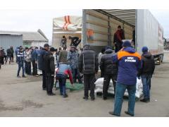 Колонна МЧС России доставила в Донбасс гуманитарную помощь Колонна МЧС России доставила в Донбасс гуманитарную помощь