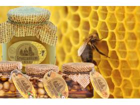 Натуральный мёд, орехи в меду.