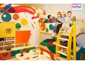 Комплект мебели в детскую для творческих малышей