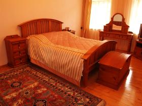 Набор мебели для спальни из натурального дерева «Старый город»