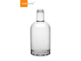 Чистые стеклянные бутылки под алкоголь