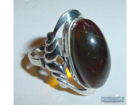 Серебряное кольцо с черным янтарём