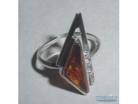 Серебрянное  кольцо с треугольным янтарём