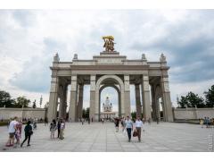 Завершена реконструкция центральной аллеи ВДНХ Завершена реконструкция центральной аллеи ВДНХ