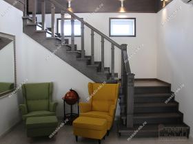 Дубовая лестница в стиле «эклектика»