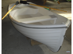 Фото 1 СтеклопластиСтеклопластиковая лодка Спрей 330 (двухкорпусная)ковая лодка Спрей 330 (двухкорпусная) 2014