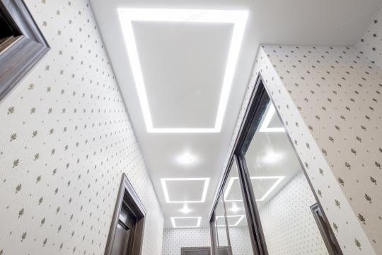 Фото 1 Матовый натяжной потолок в коридоре 2019