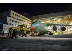 В Ульяновске собрали очередной серийный военно-транспортный Ил-76МД-90А В Ульяновске собрали очередной серийный военно-транспортный Ил-76МД-90А