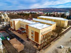 В Карачаево-Черкесии в городе Усть-Джегут открыт новый корпус лицея № 1 В Карачаево-Черкесии в городе Усть-Джегут открыт новый корпус лицея № 1