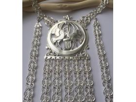Нагрудное украшение из серебра «Стерхи»