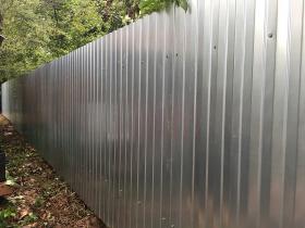 Забор из профнастила с оцинкованным покрытием