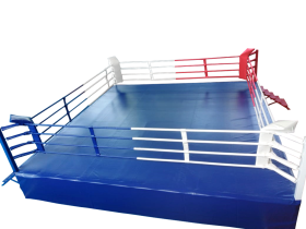 Боксерские ринги на помосте