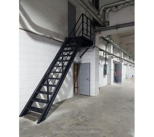 Фото 6 Лестница из металла 2022