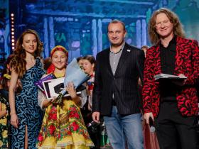 Победительница Международного конкурса «МиР» София Земскова стала обладательницей цифровой радиосистемы от «Октавы ДМ»