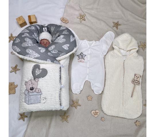 Купить красивые комплекты на выписку из роддома для новорожденных девочек от Luxury Baby