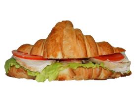 Сэндвич на круассане с курицей