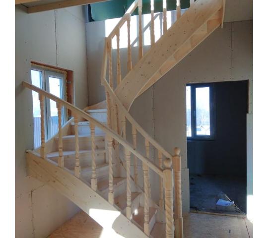 Фото 5 Лестница из массива сосны. Не окрашенная.