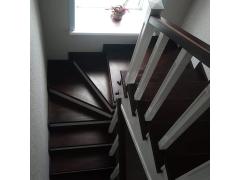 Фото 1 Лестница забежная двухцветная из массива ясеня. 2023