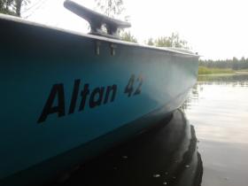 Пластиковая ( стеклопластиковая ) лодка Altan 42 ( Алтан 42 )