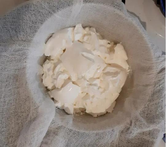 765683 картинка каталога «Производство России». Продукция Творог 18% домашний на марле (пласт), г.Санкт-Петербург 2025