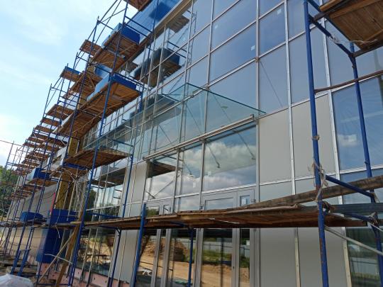 Фото №7 на стенде Остекление сервисного центра КАМАЗ. 766366 картинка из каталога «Производство России». Фото 7 Остекление сервисного центра КАМАЗ