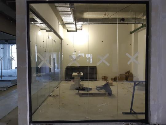 Фото №14 на стенде Офисные безрамные перегородки. 766373 картинка из каталога «Производство России». Фото 14 Офисные безрамные перегородки