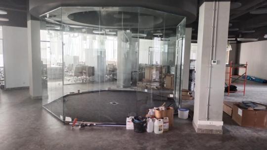 Фото №15 на стенде Офисные безрамные перегородки. 766374 картинка из каталога «Производство России». Фото 15 Офисные безрамные перегородки