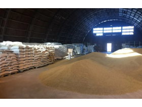 Ячмень зерно в мешках