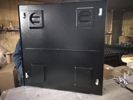 767862 картинка каталога «Производство России». Продукция Кабинеты для LED экранов 960х960 тыл, г.Киров 2025 Фото 3 дверь тылового кабинета 960х960 для лед экрана 2025