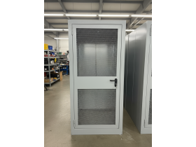 Двери для складких помещений