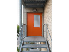 Противопожарные двери со стеклом