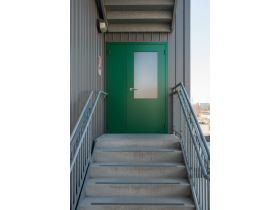 Противопожарные двери со стеклом