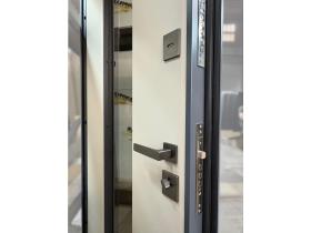 Дверь для загородного дома