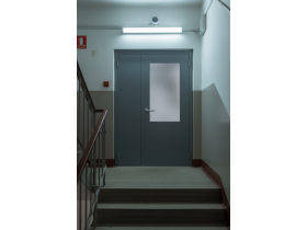 Противопожарная дверь на лестничную клетку