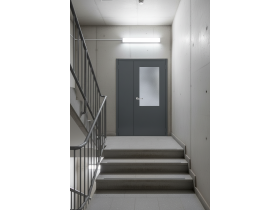 Противопожарная дверь на лестничную клетку