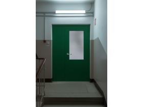 Противопожарная дверь на лестничную клетку