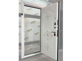 Дверь с капителью