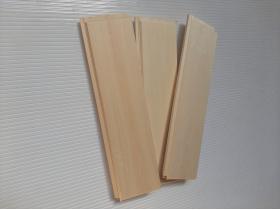 Стеновой паркет из липы с горячим тиснением