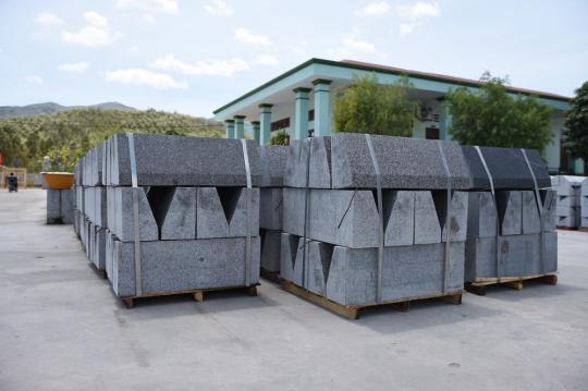 769956 картинка каталога «Производство России». Продукция Бордюр из гранита G383(V) Перл Флауэр (Pearl Flowe, г.Санкт-Петербург 2025 Фото 2 Бордюр из гранита G383(V) Перл Флауэр (Pearl Flowe, г.Санкт-Петербург 2025