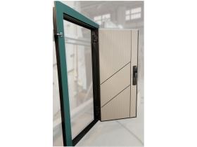 Квартирная дверь на скрытых петлях