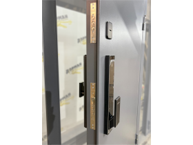 Входная дверь с электронным замком