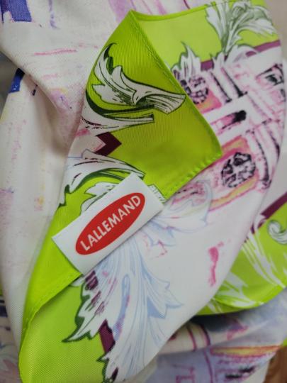 Фото 2 Сатиновый лейбл пришит на шелковый платок 2025