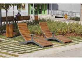 Шезлонг со столиком