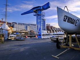 Поставка консольного крана в ДЮПШ яхт-клуба «Семь Футов» во Владивосток