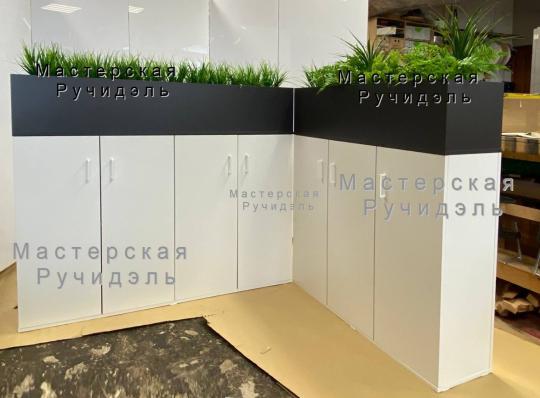 Фото опубликовано: ООО "МАСТЕРСКАЯ РУЧИДЭЛЬ", ИНН 9724054670, www.shirmel.ru © Фото 4 Тумба кашпо с дверками серии Deco Ручидэль Мастерская 2026